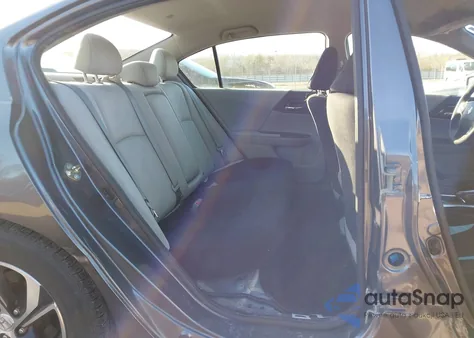 2017 Honda Accord Lx z USA, uszkodzony, nr VIN 1HGCR2F39HA096797